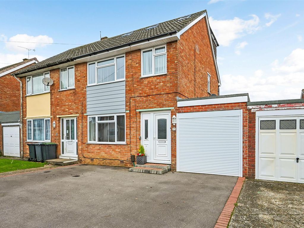 4 bed semidetached house for sale in Dudleston Heath Drive, Cowplain