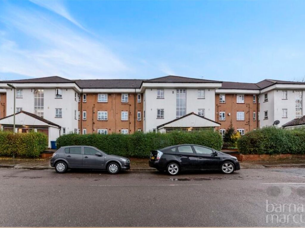 Montrose Crescent, London N12