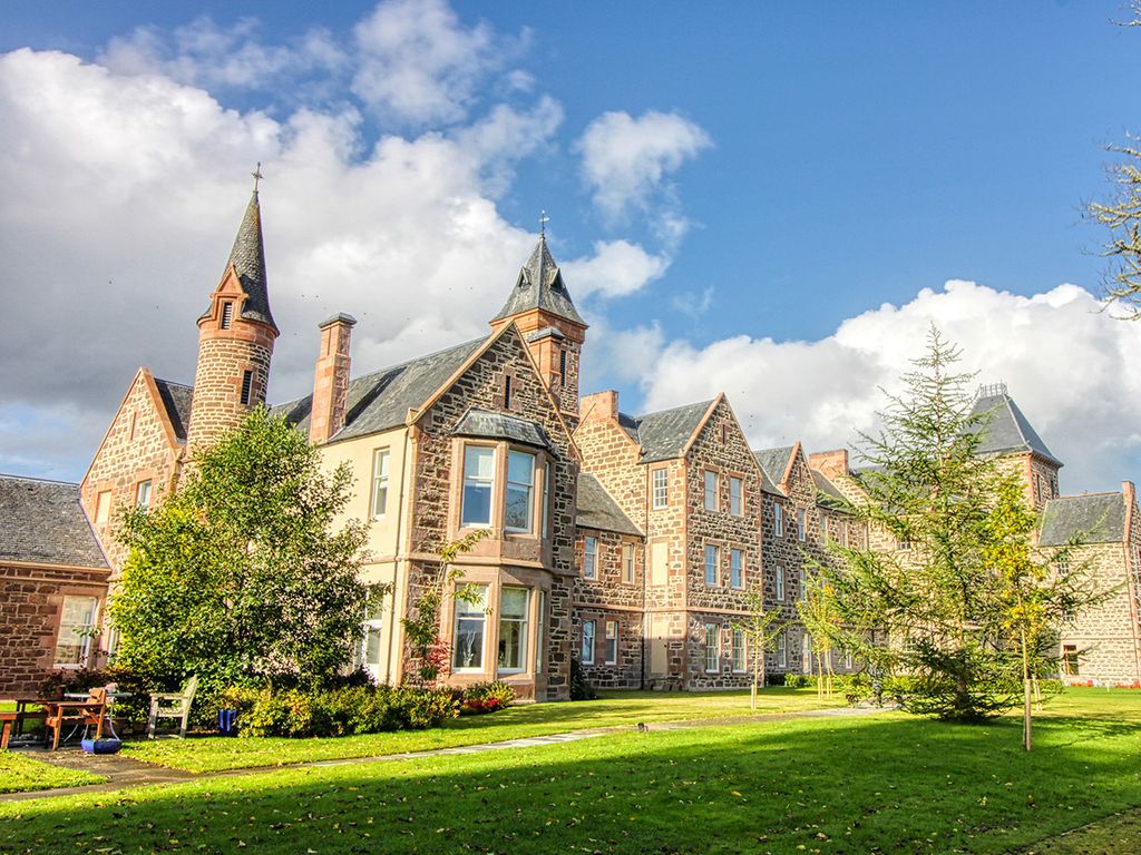 3 bed flat for sale in Great Glen Place, Inverness IV3, £250,000 Zoopla