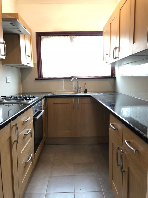 5 bed terraced house for sale in Mortlake Road, Ilford IG1, £480,000