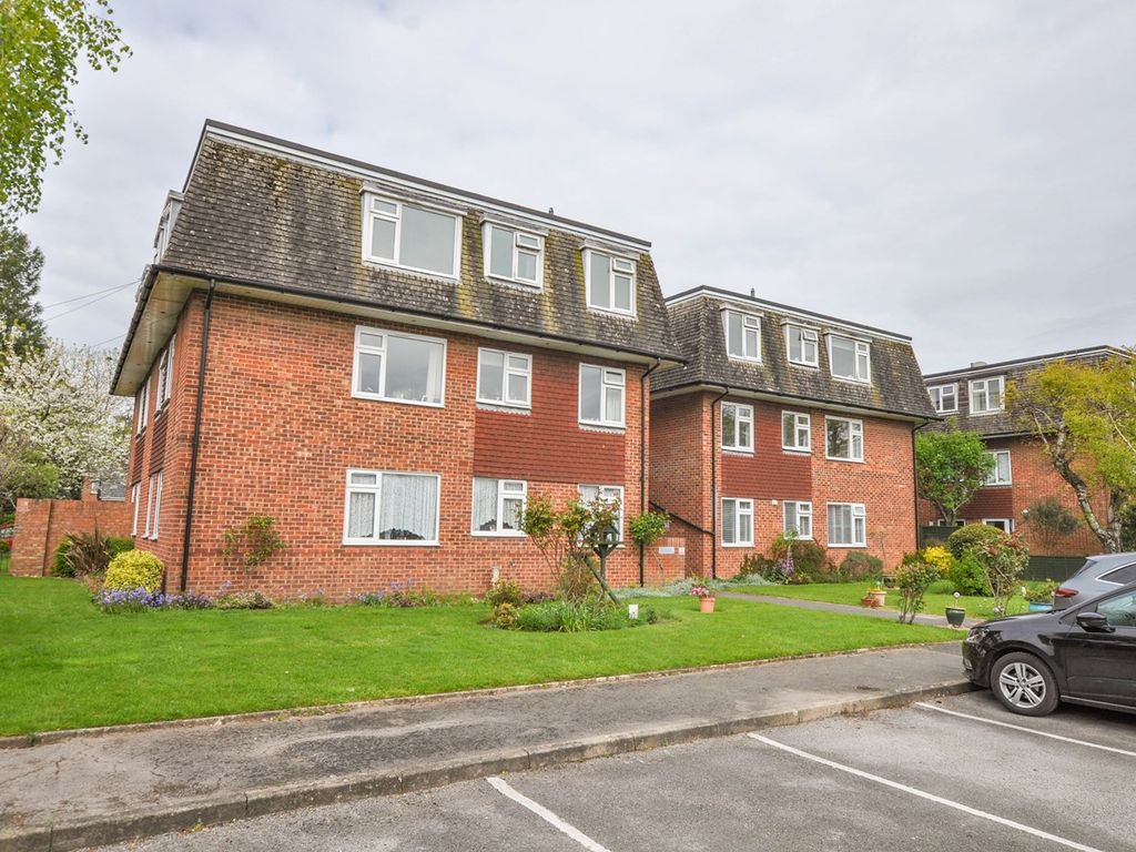 2 bed flat for sale in Grenville Road, Wimborne BH21, £227,500 Zoopla