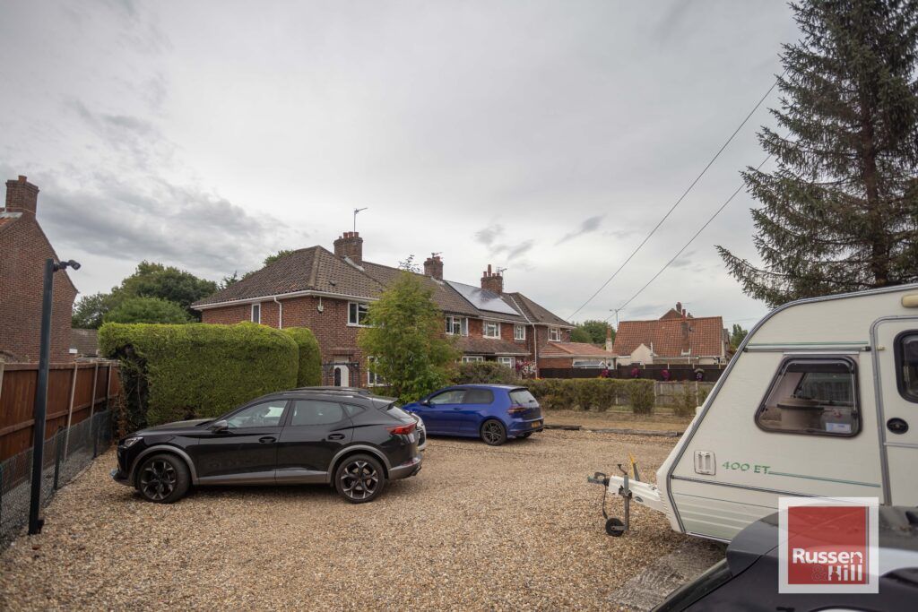 3 bed semidetached house for sale in Dereham Road, New Costessey