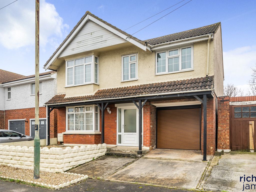 4 bed detached house for sale in Swindon Road, Stratton, Swindon SN3, £251,250 Zoopla