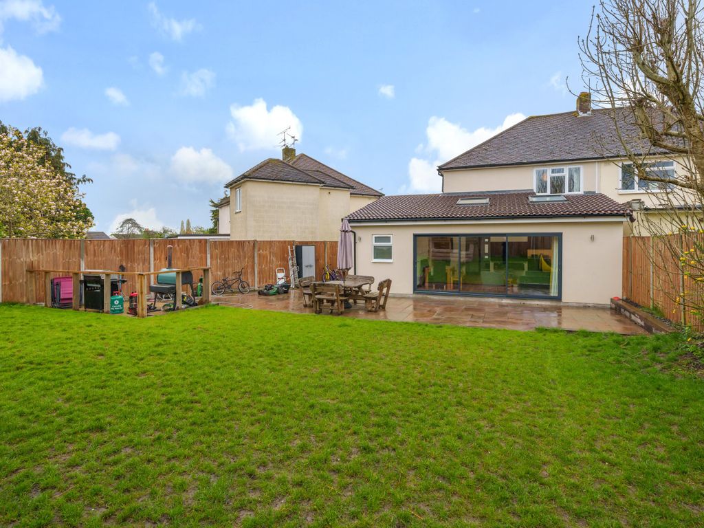 3 bed semidetached house for sale in Gillian Close, Aldershot GU12