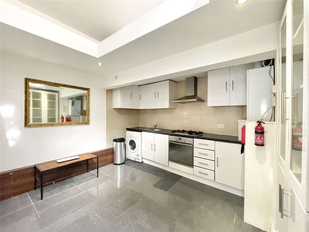 1 bed flat to rent in Uxbridge Road, The High Street UB1 Zoopla