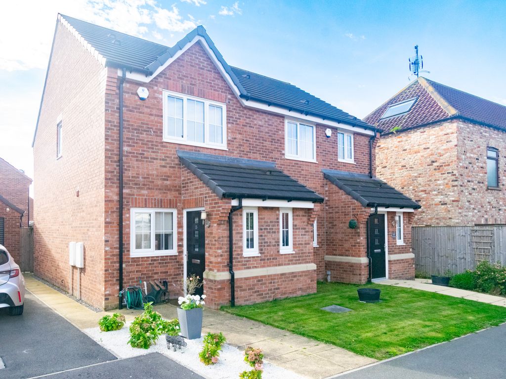 2 bed semidetached house for sale in Greenfields, Selby LS24, £250,000