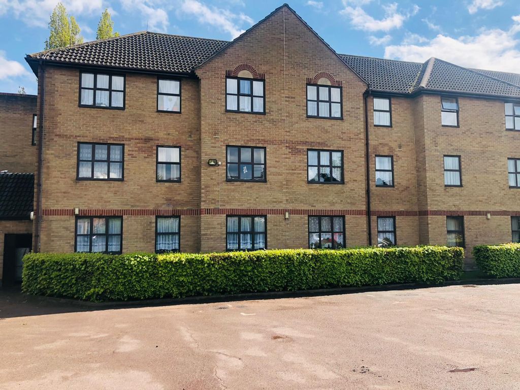 1 bed flat to rent in Wiltshire Court, Pittmans Gardens, Ilford IG1