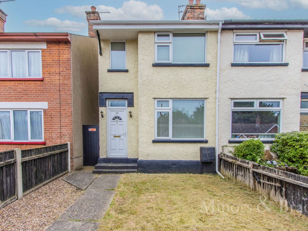 3 bed semidetached house to rent in Stradbroke Road, Lowestoft NR33, £