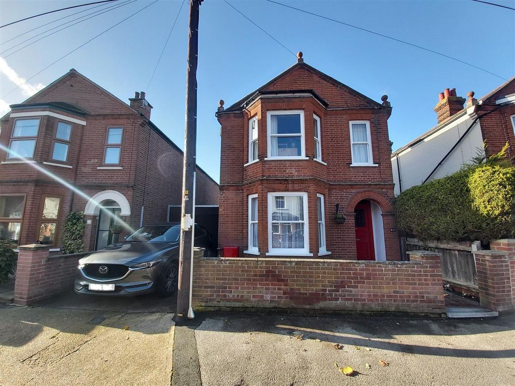 3 bed detached house for sale in Roundwood Road, Ipswich IP4, £425,000