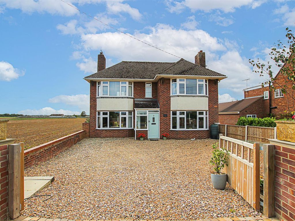 4 bed detached house for sale in Station Road, Isleham, Ely CB7, £