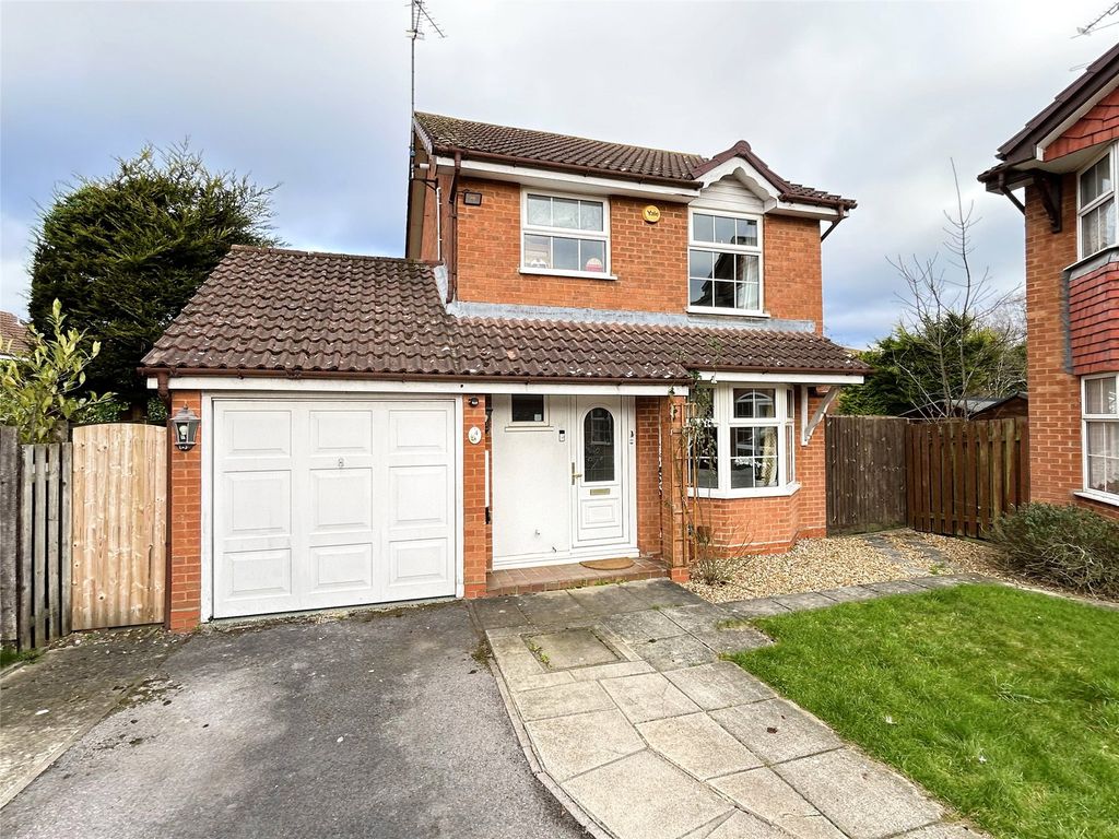 3 bed detached house for sale in Stonea Close, Lower Earley, Reading