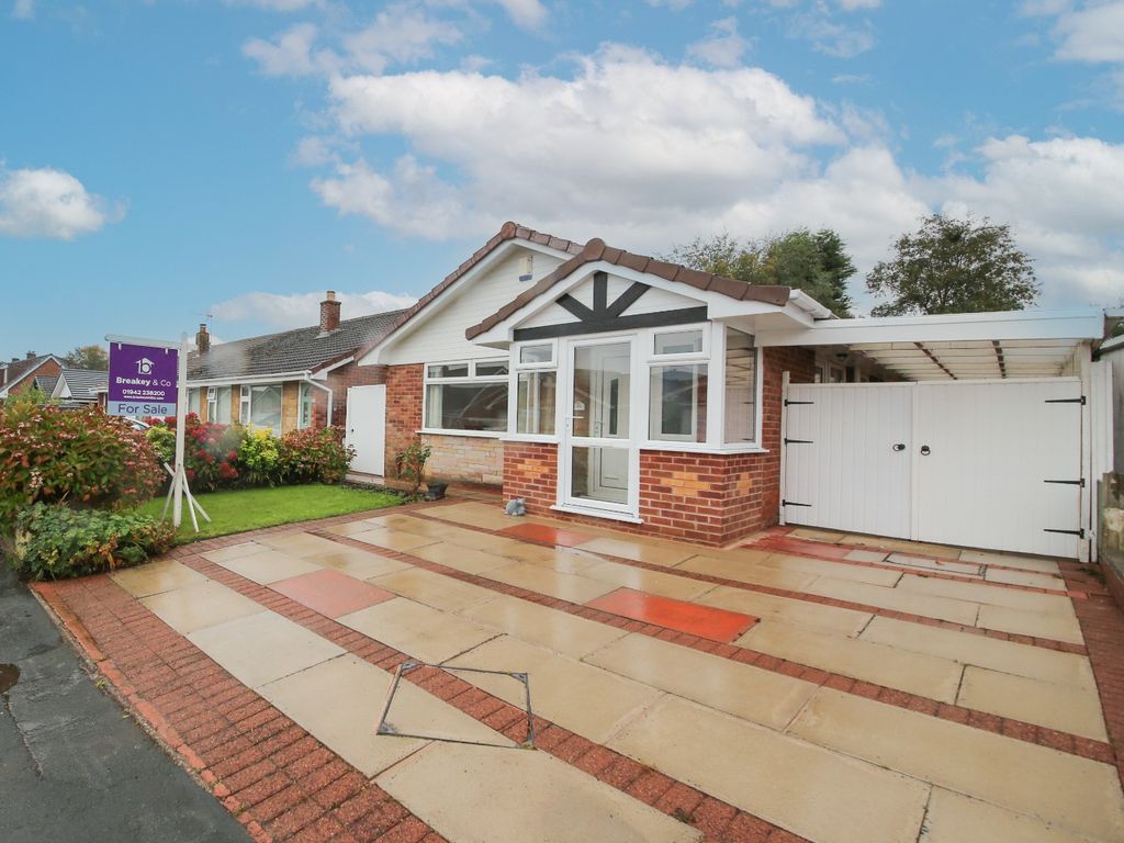 2 bed detached bungalow for sale in Cadogan Drive, Wigan, Lancashire