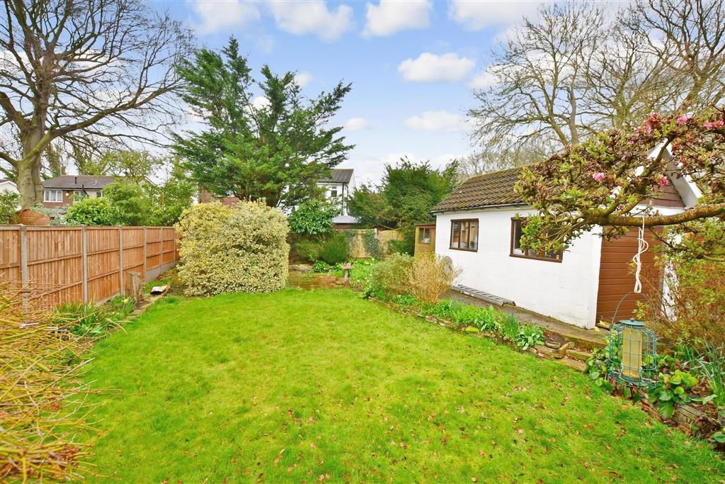 2 bed semidetached bungalow for sale in Hartshaw, New Barn, Longfield