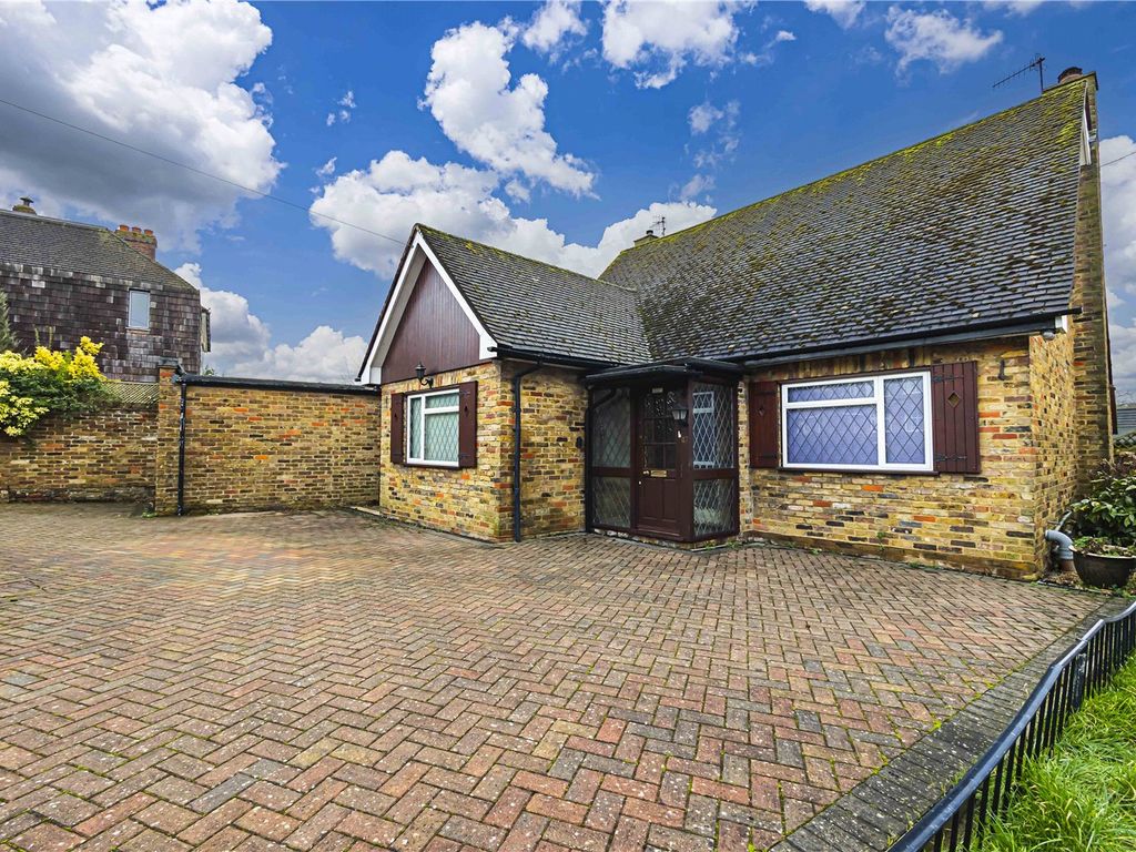 3 bed detached house for sale in Anchor Lane, Boxmoor, Hemel Hempstead