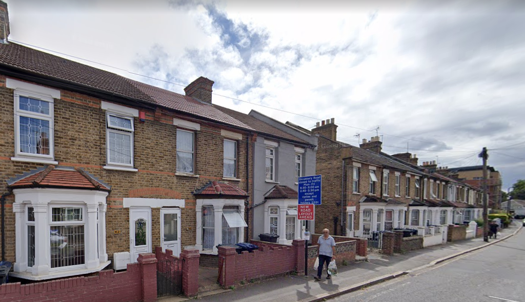 3 bed terraced house for sale in North Road, Southall UB1 Zoopla