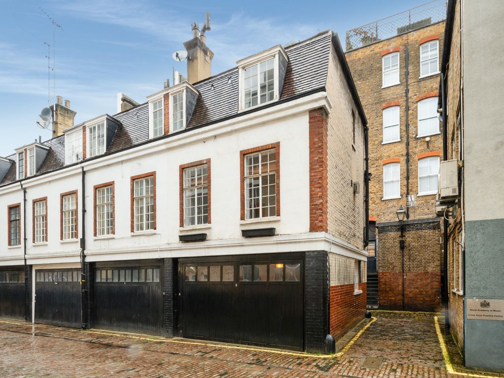 2 bed end terrace house for sale in Cross Keys Close, London W1U, £1,475,000 Zoopla