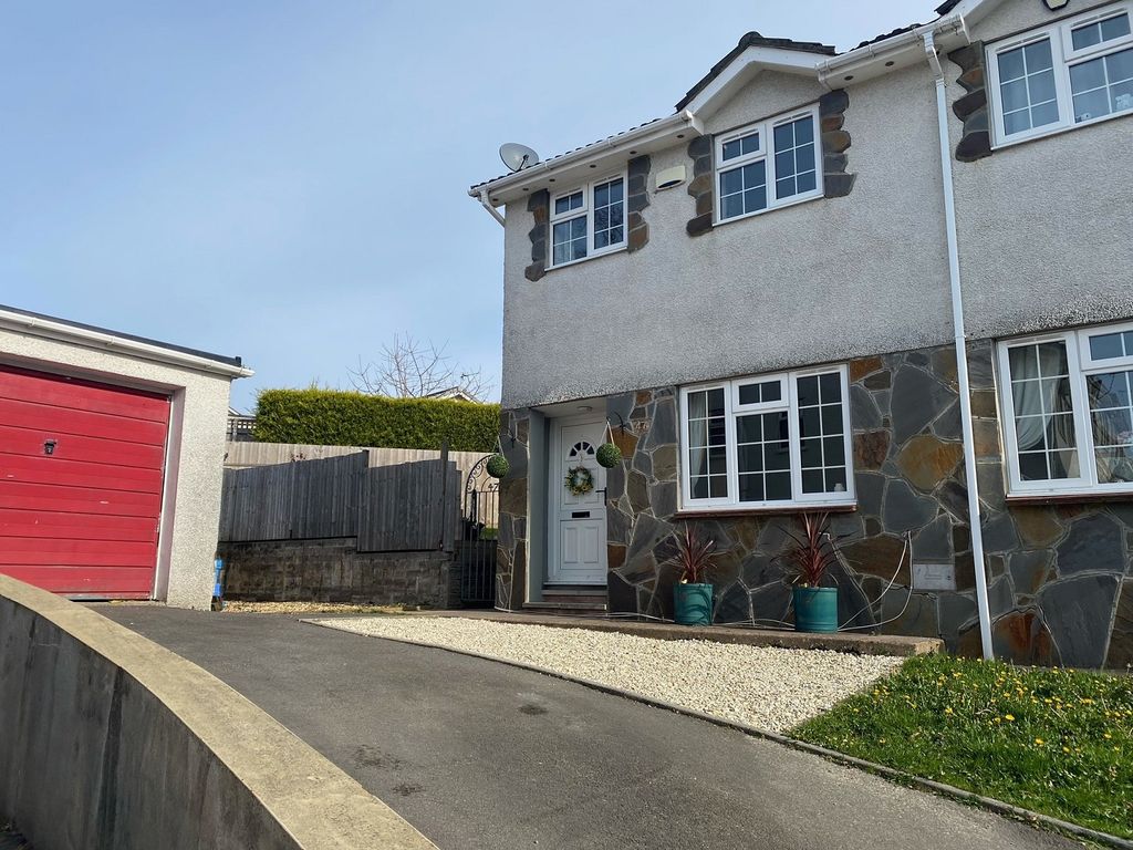3 bed semidetached house for sale in Ty Gwyn Drive, Brackla, Bridgend
