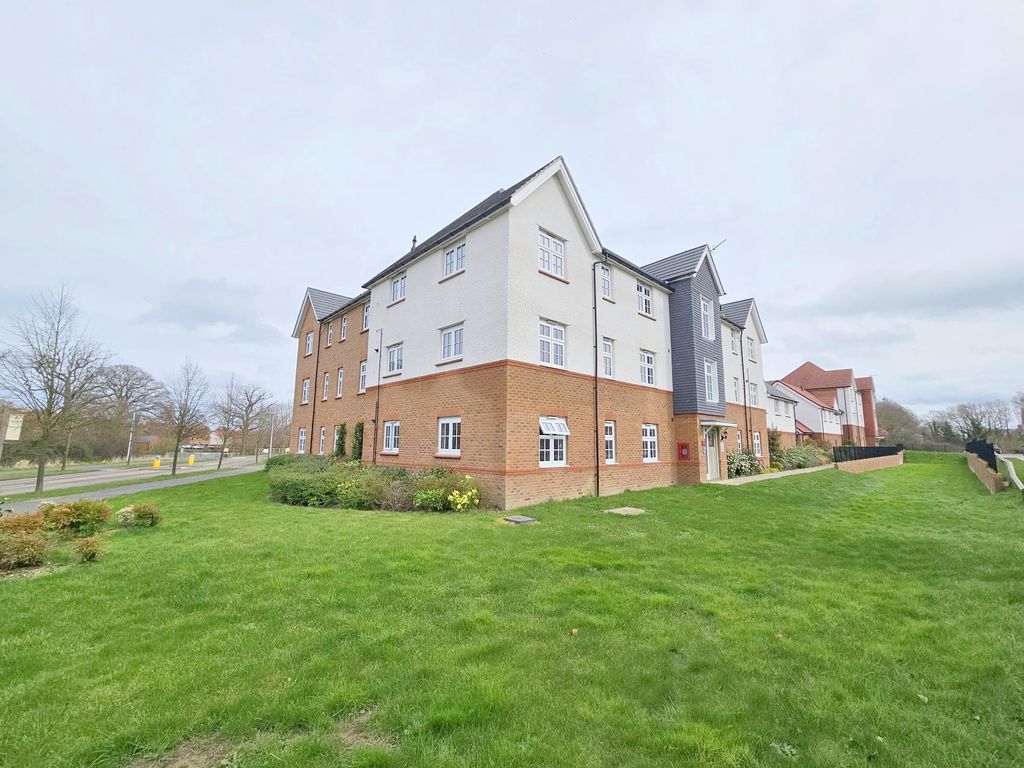 2 bed flat for sale in Austen Grove, Arborfield Green, Reading RG2, £