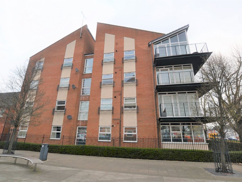 3 bed flat for sale in Larchmont Road, Leicester LE4 Zoopla