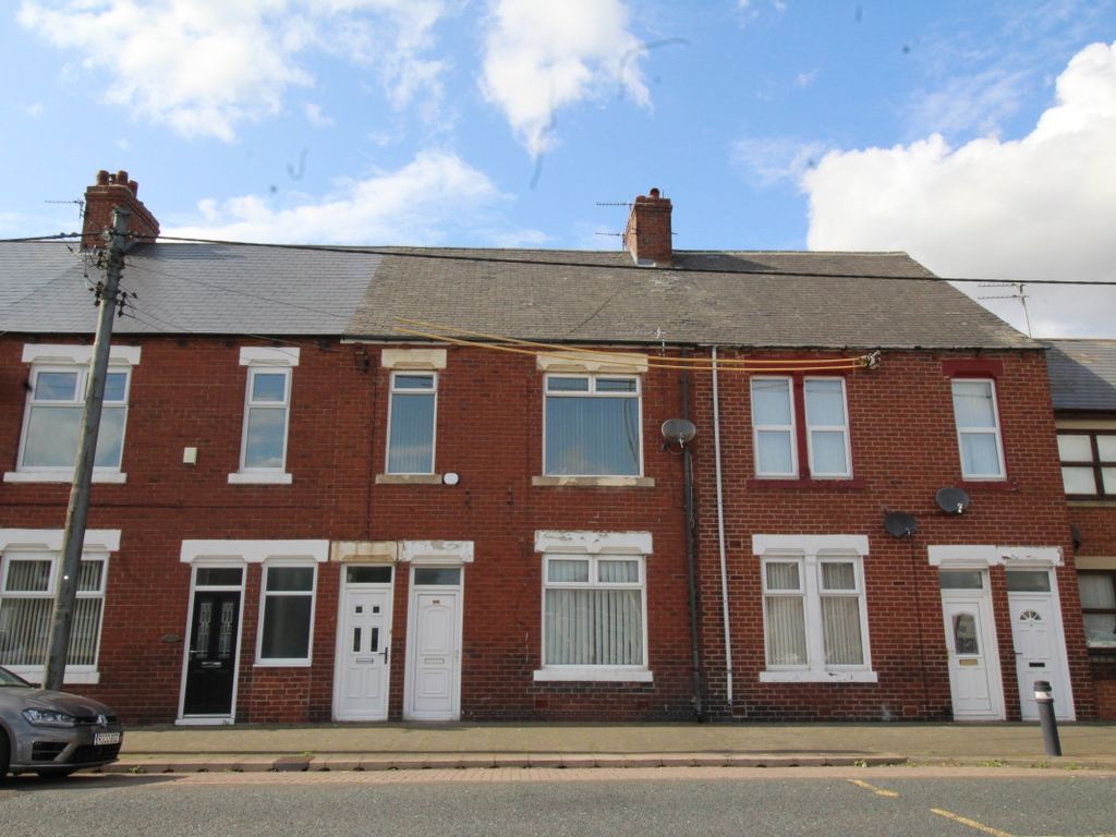 2 bed flat to rent in Hedworth Lane, Boldon Colliery, Tyne And Wear