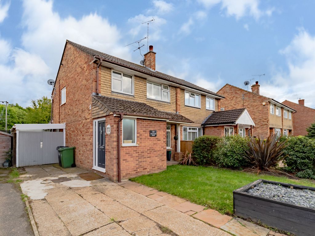 3 bed semidetached house for sale in Freemantle Road, Bagshot, Surrey