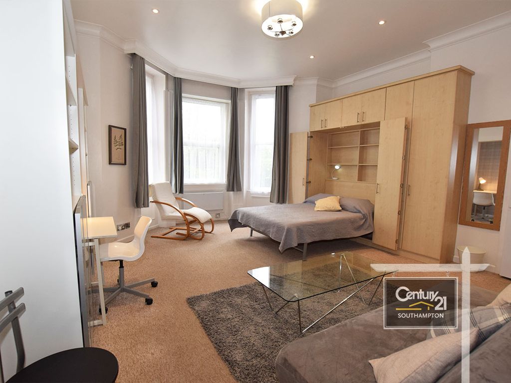 Studio to rent in Ref R193985, West Cliff Studios, Durley Gardens