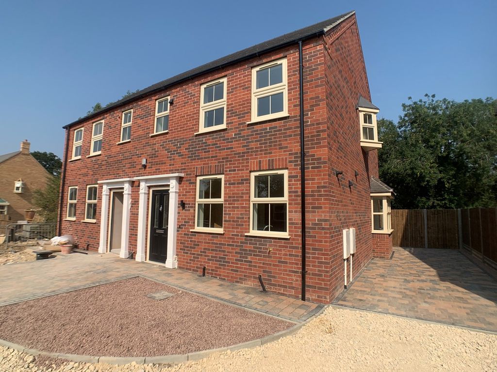 3 bed semidetached house to rent in Dickinson Road, Heckington