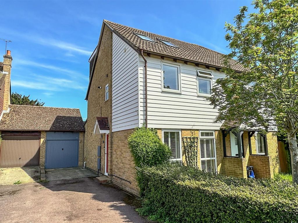 3 bed semidetached house for sale in Tasker Close, Bearsted, Maidstone
