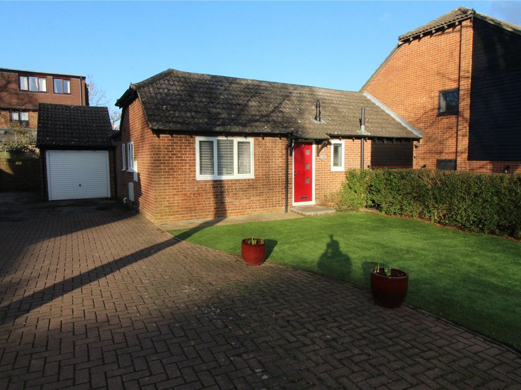3 bed bungalow for sale in Sheraton Court, Walderslade Woods, Kent ME5