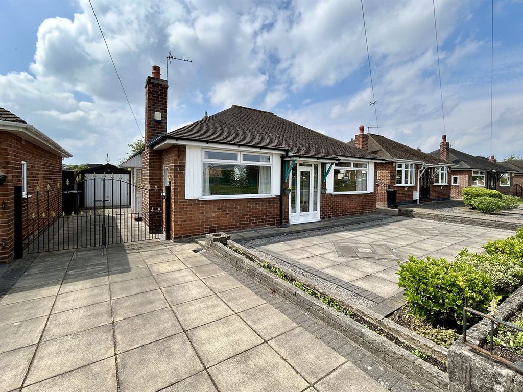 2 bed detached bungalow for sale in Councillor Lane, Cheadle SK8, £