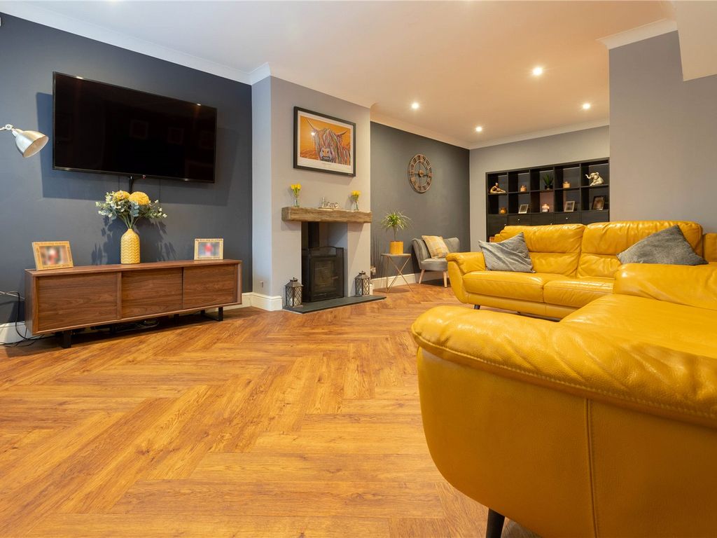 3 bed terraced house for sale in Rowan Close, Tadley, Hampshire RG26, £