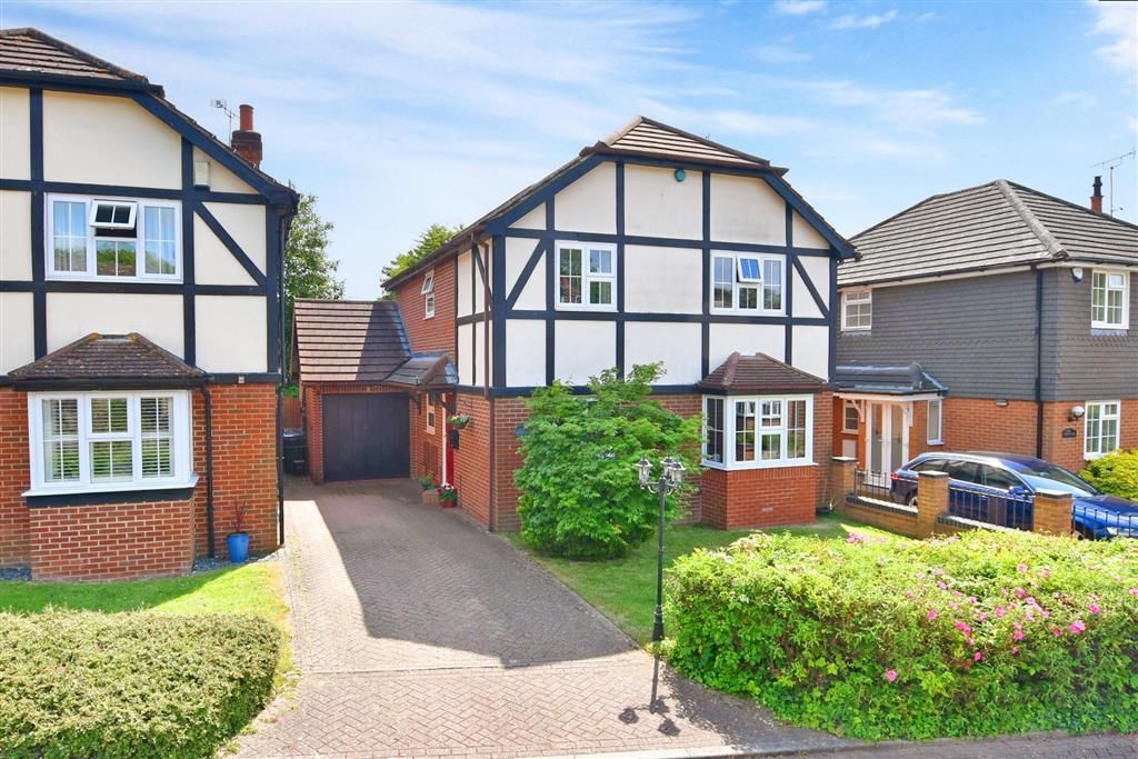 4 bed detached house for sale in Rookery Close, Kennington, Ashford