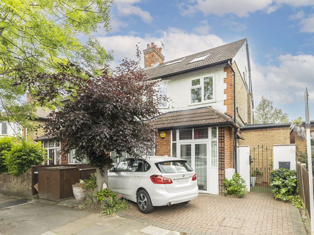 Gunnersbury Crescent, London W3  