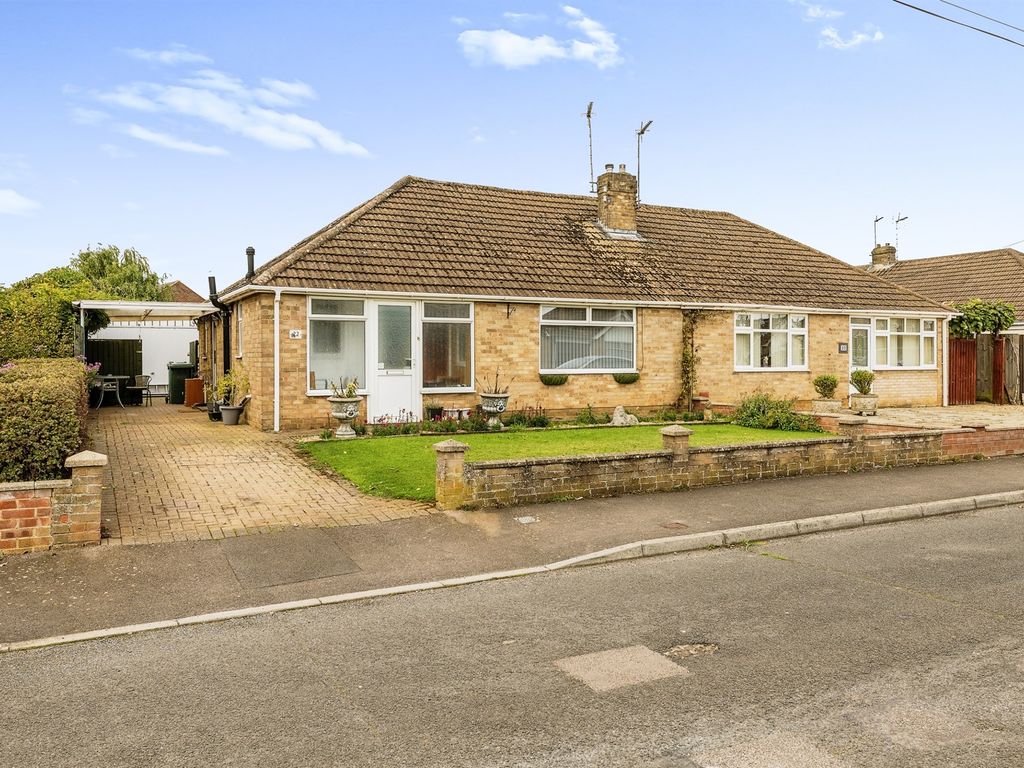 2 bed semidetached bungalow for sale in Harrowby Road, Banbury OX16, £