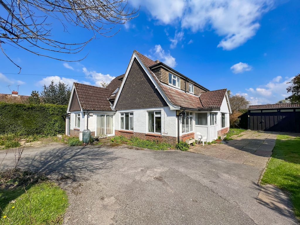4 bed detached house for sale in Chapel Lane, Ashurst Wood RH19, £