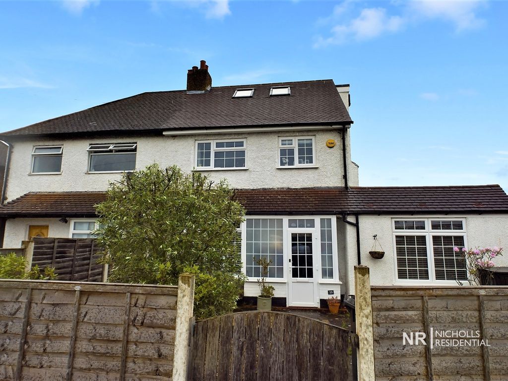 3 bed semidetached house for sale in Hunters Road, Chessington, Surrey