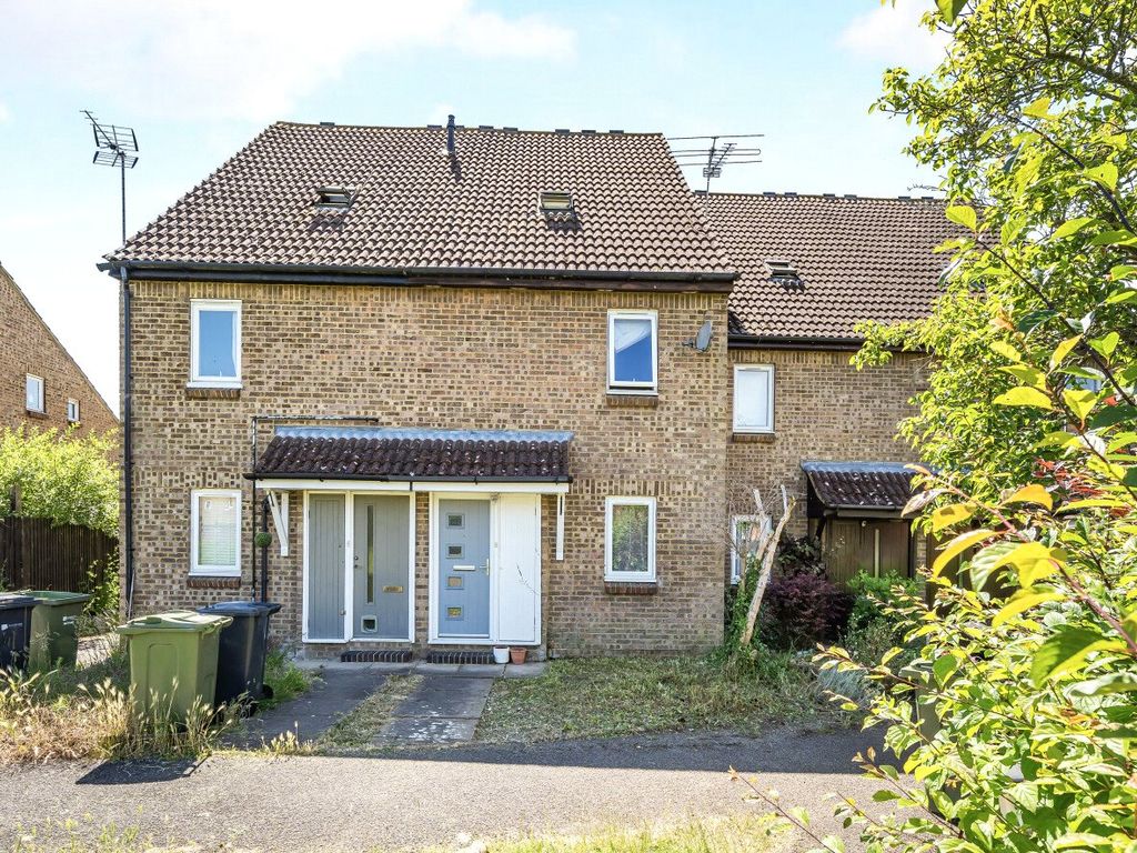 2 bed end terrace house for sale in Burpham, Guildford, Surrey GU4, £300,000 Zoopla
