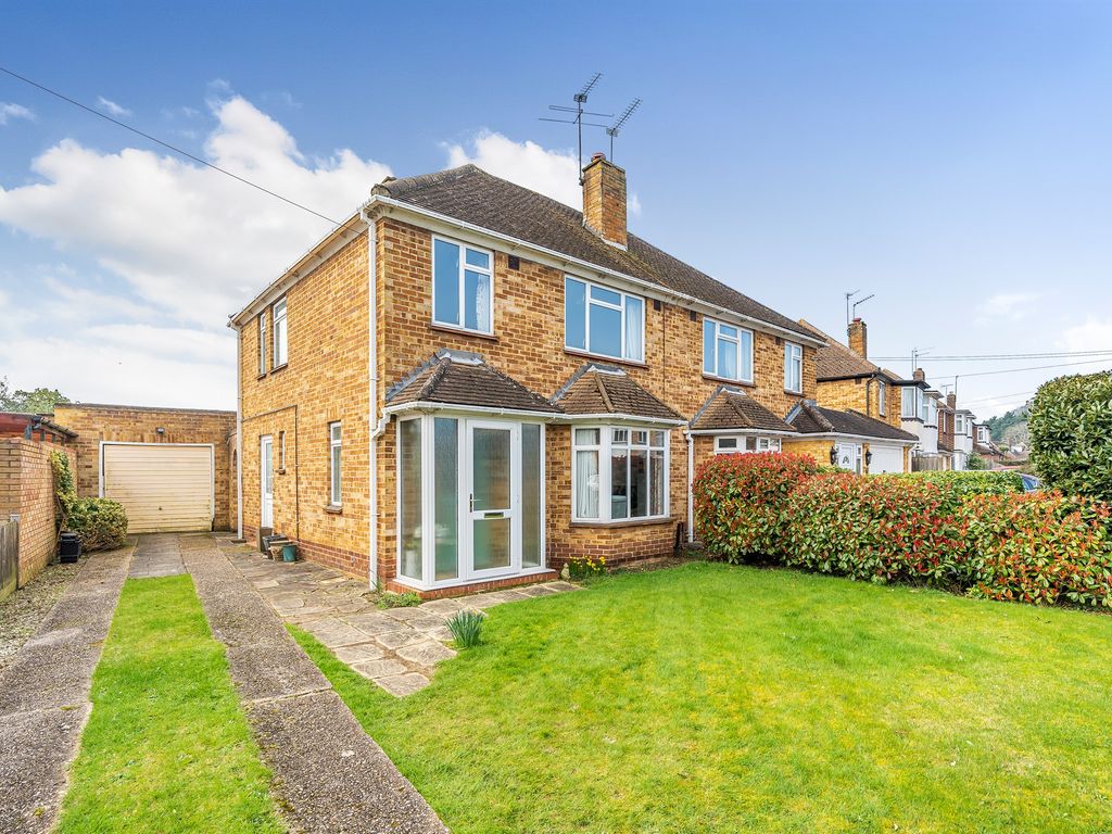 3 bed semidetached house for sale in Headington Road, Maidenhead SL6