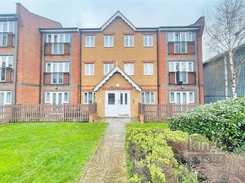 1 bed flat to rent in Foundry Gate, Waltham Cross EN8, £1,300 pcm Zoopla