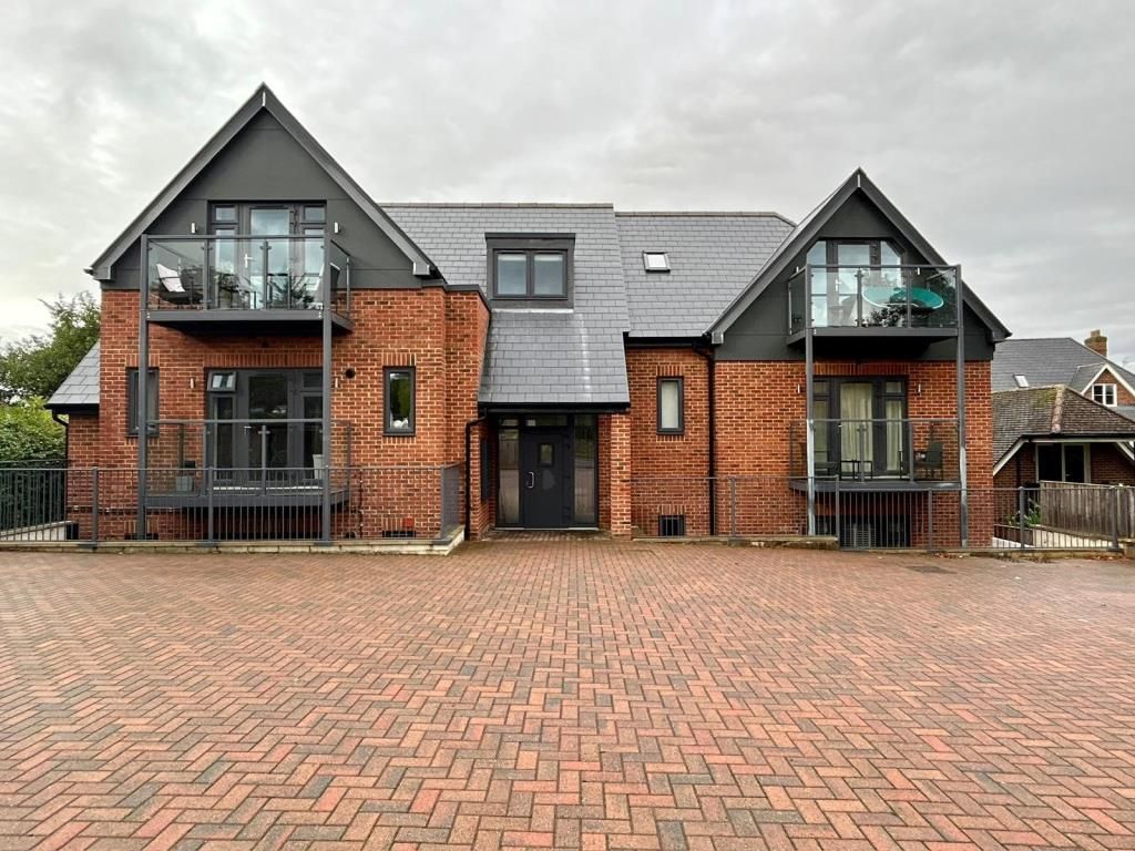 2 bed flat to rent in Cumnor Hill, Oxford OX2, £1,600 pcm Zoopla