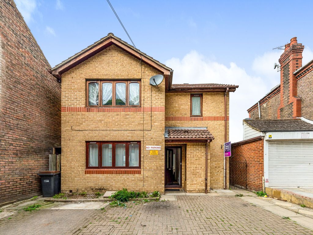 1 bed for sale in Hartley Road, Luton LU2, £164,995 Zoopla