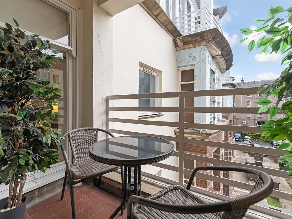 1 bed flat for sale in Ingram Street, Glasgow G1, £150,000 Zoopla