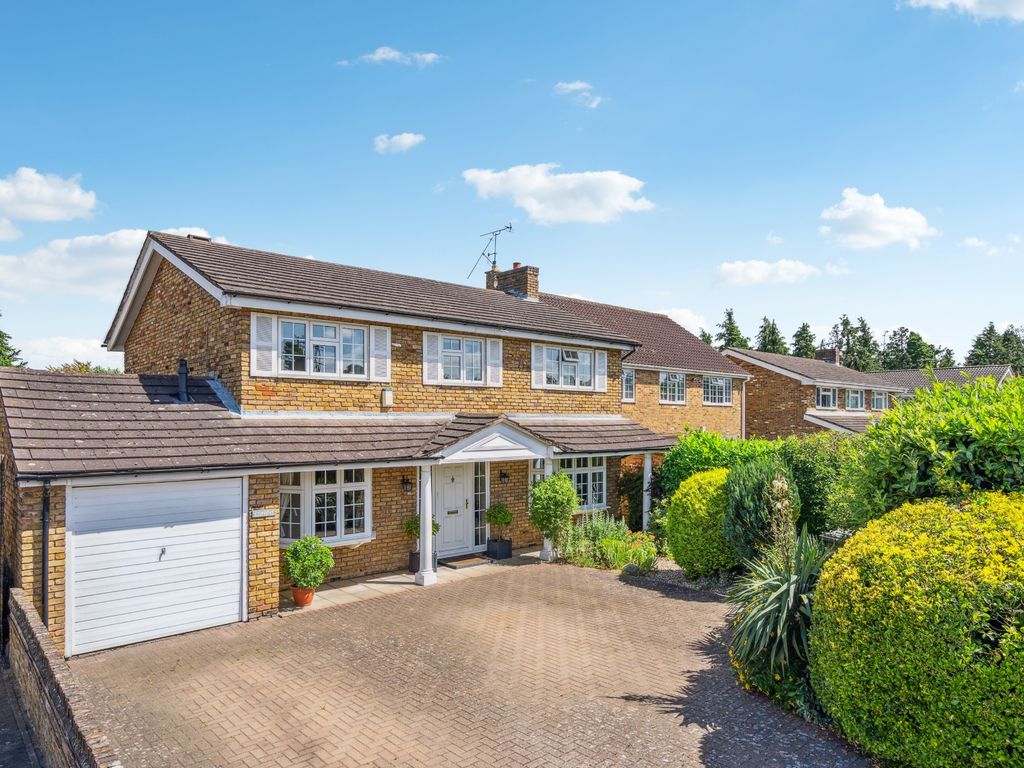 4 bed detached house for sale in Cannon Lane, Maidenhead SL6, £850,000