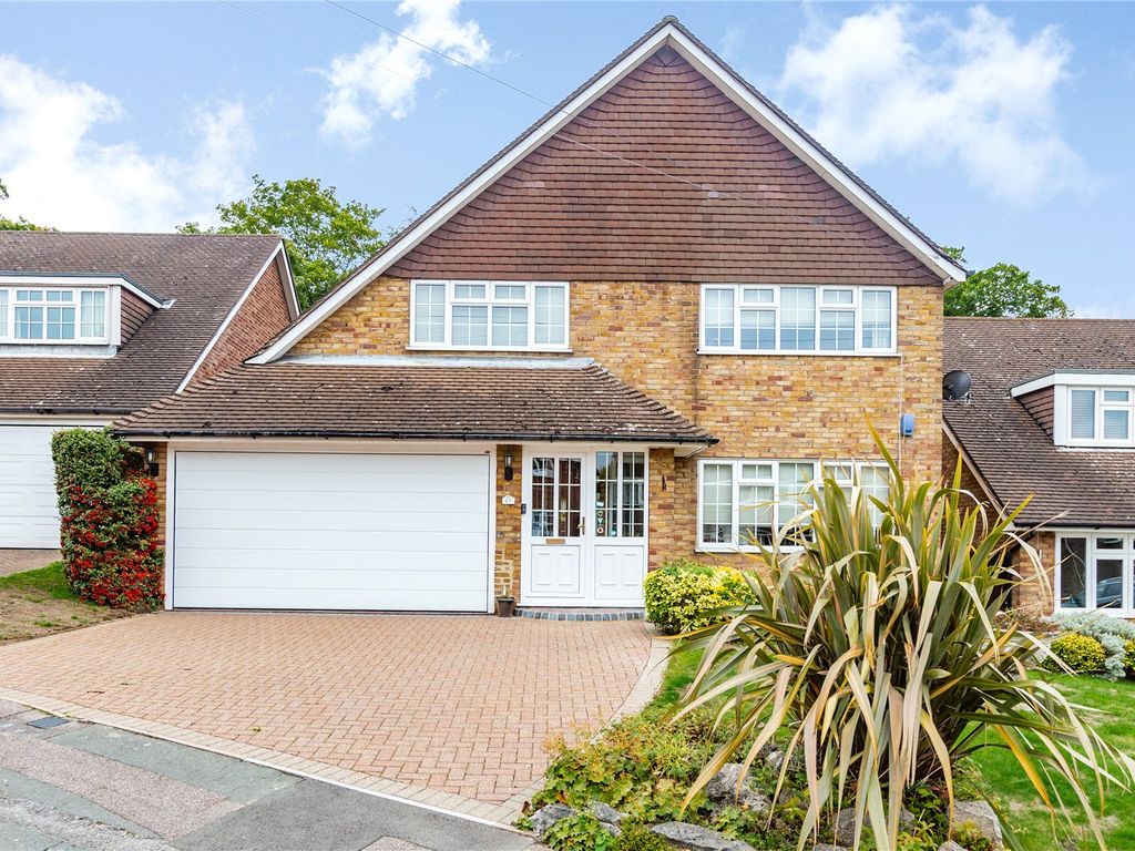 4 bed detached house for sale in The Summit, Loughton, Essex IG10 Zoopla
