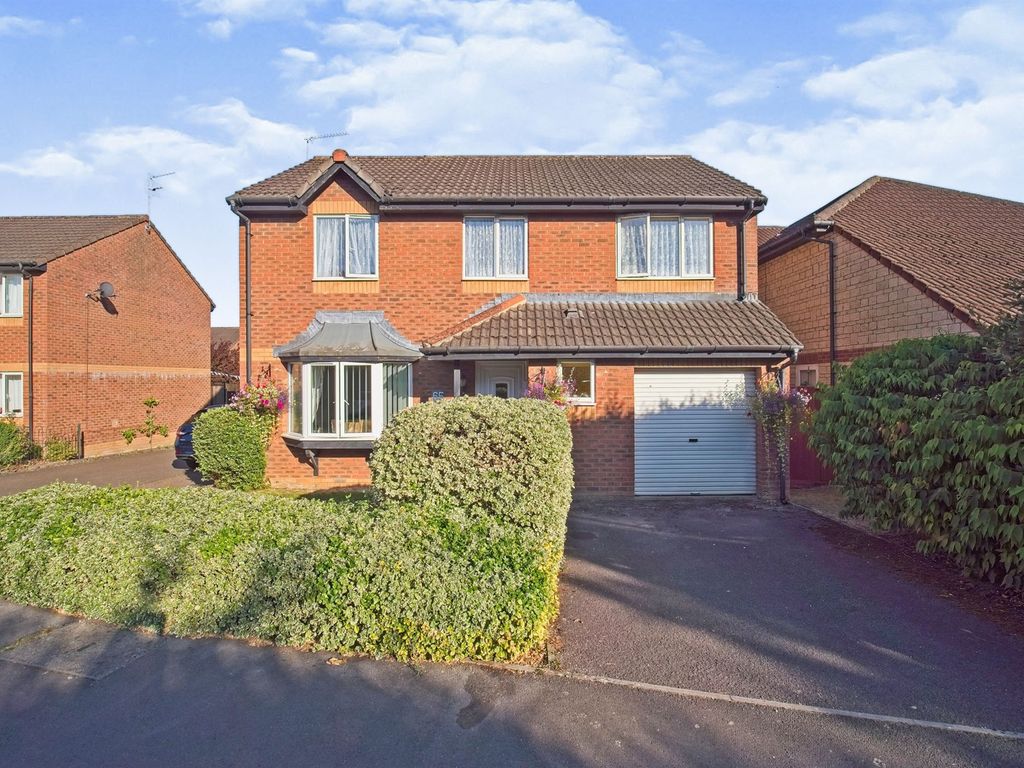 Kings Avenue, Chippenham SN14  