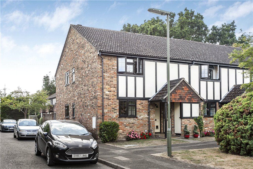 1 bed flat for sale in Limebush Close, New Haw, Addlestone, Surrey KT15