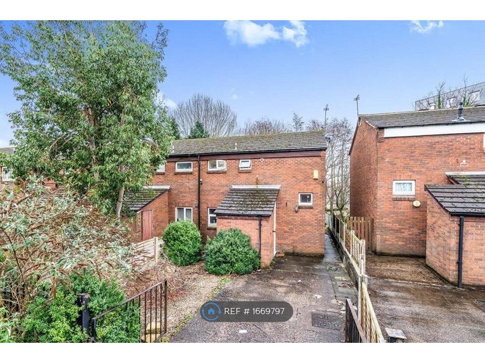 3 bed terraced house to rent in Strawberry Hill, Salford M6 Zoopla