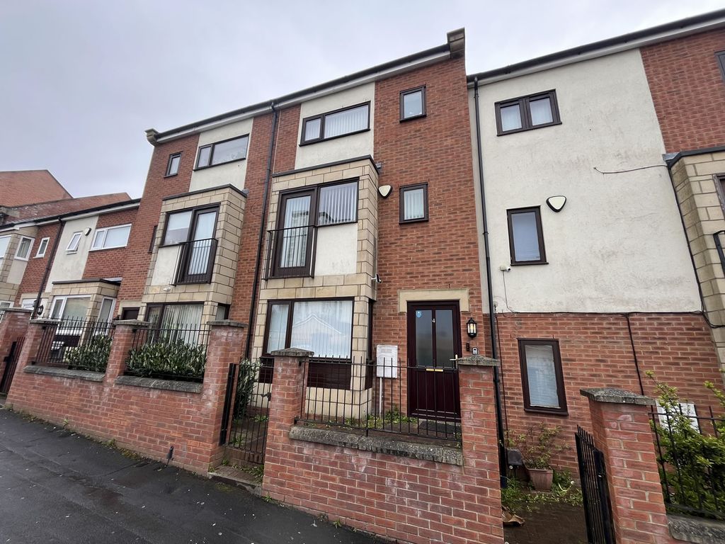 4 bed town house for sale in Sungold Villas, Beech St, Newcastle NE4, £