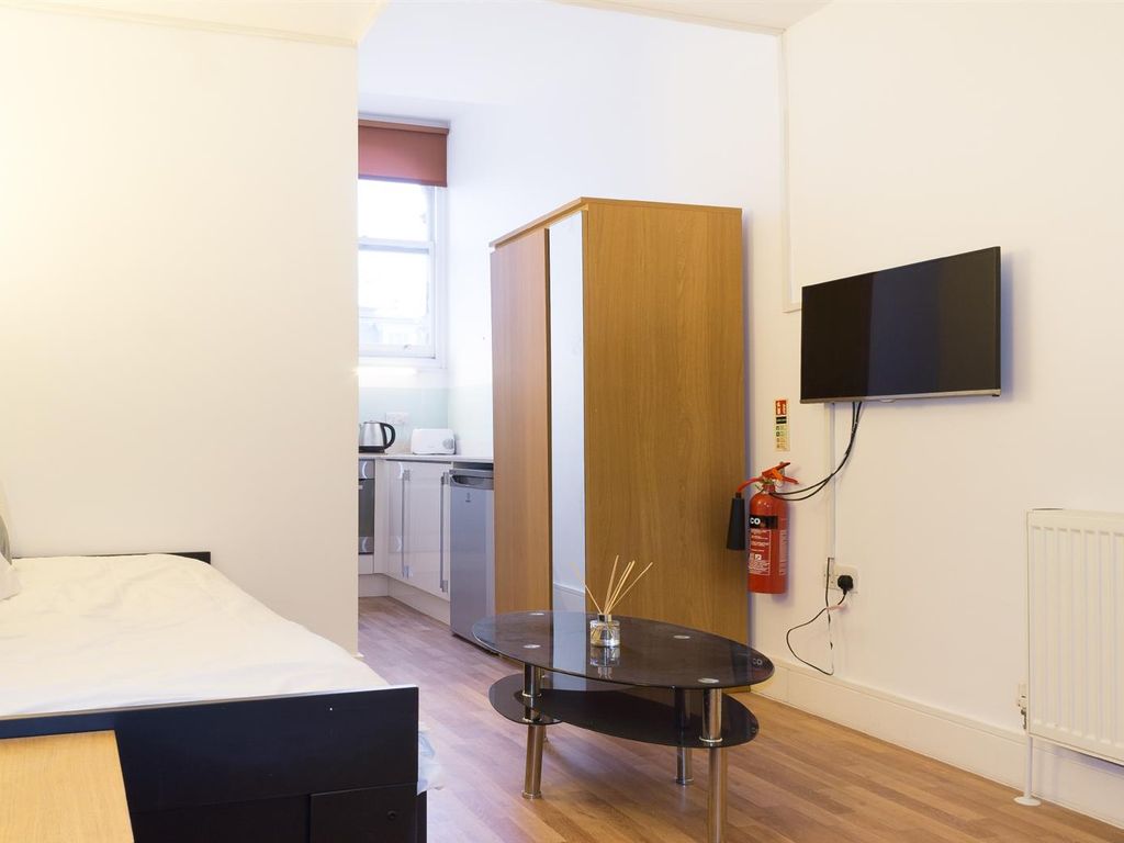 Studio to rent in Kensington High Street, Kensington W8 Zoopla