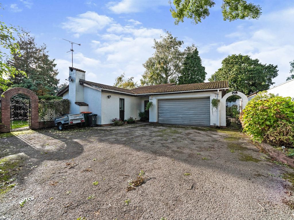 3 bed detached bungalow for sale in Wellfield Road, Marshfield, Cardiff